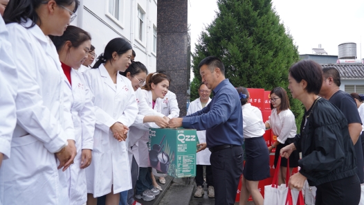 云南腾冲市总开展“工会温暖进万家”送温暖慰问活动