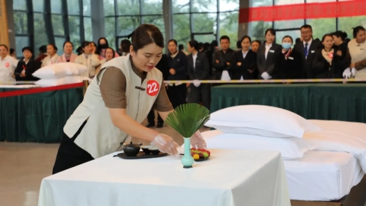 云南曲靖罗平县举行2024年客房服务员技能竞赛活动