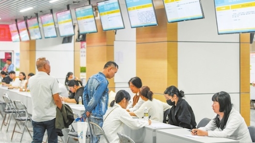 工会帮就业 助力就好业 海口工会驿站开展微型招聘会