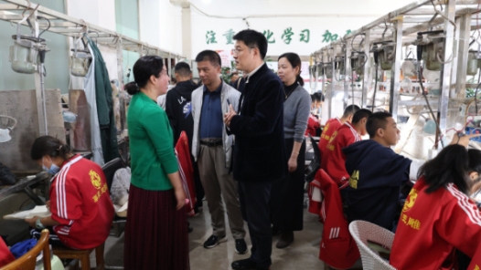 上海市总工会对云南保山边境县市“送教上门”