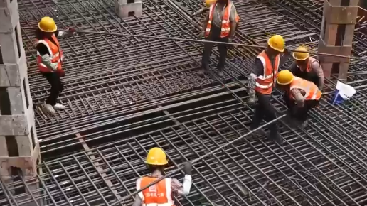 走近国庆坚守工地的劳动者