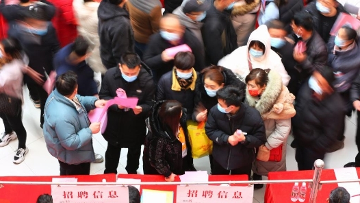 江苏省徐州市总工会举办返乡农民工专场招聘会