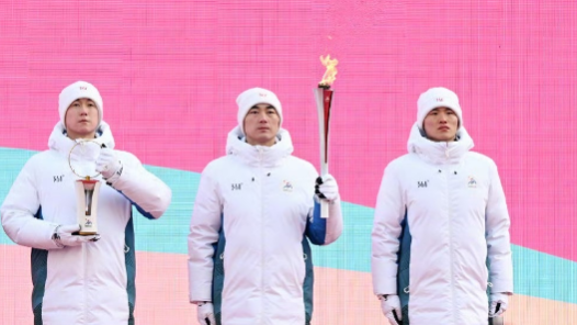 亚冬会火炬传递活动圆满结束