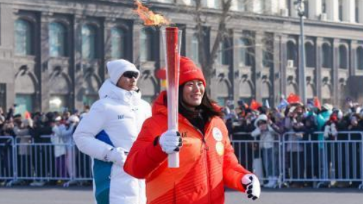 亚冬会让世界看见这样的哈尔滨——亚冬会火炬传递侧记