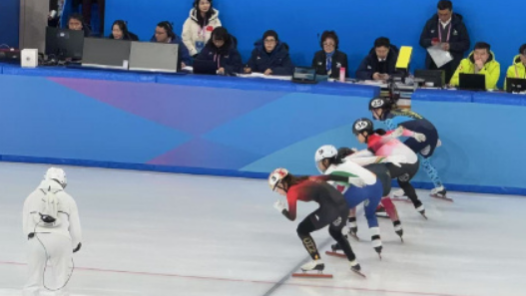 亚冬会短道速滑项目开赛 中国队发挥平稳
