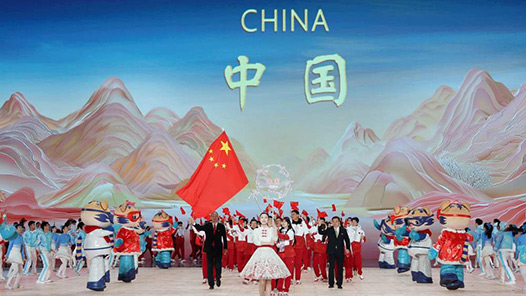 最美中国红！亚冬会中国代表团入场引全场欢呼
