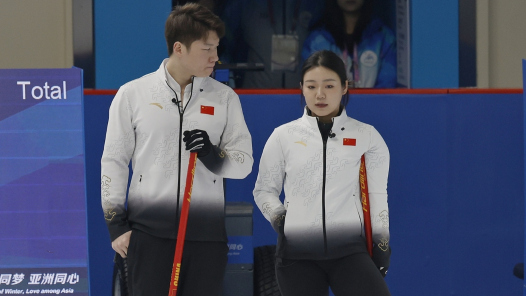 中国队首枚奖牌！中国队夺得哈尔滨亚冬会冰壶混双铜牌