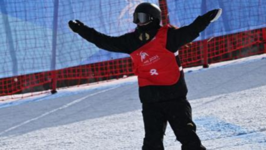 哈尔滨亚冬会｜单板滑雪小将张小楠摘金：小身躯有大能量