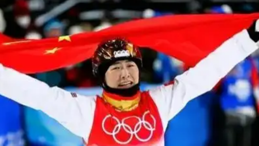 新华社快讯：徐梦桃获哈尔滨亚冬会自由式滑雪女子个人空中技巧冠军