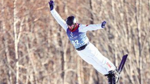 新华社快讯：李心鹏获哈尔滨亚冬会自由式滑雪男子个人空中技巧冠军
