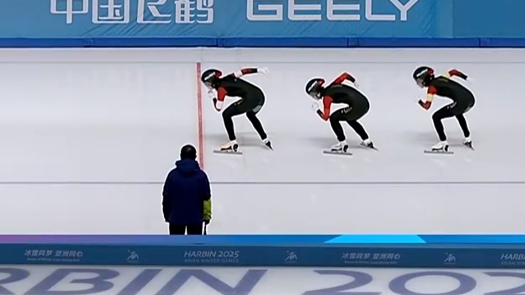 中国队获得亚冬会速度滑冰女子短距离团体追逐银牌
