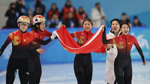 短道速滑金花团结成“金”