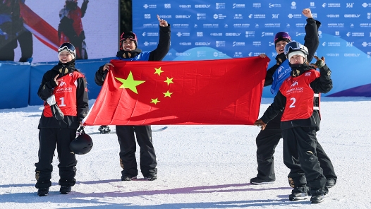 亚冬会｜单板滑雪——中国选手包揽大跳台男女冠亚军