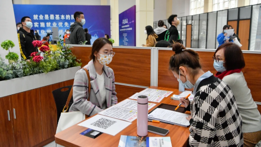 广东省云浮市郁南县：“南粤春暖”招聘会提供近3000个岗位