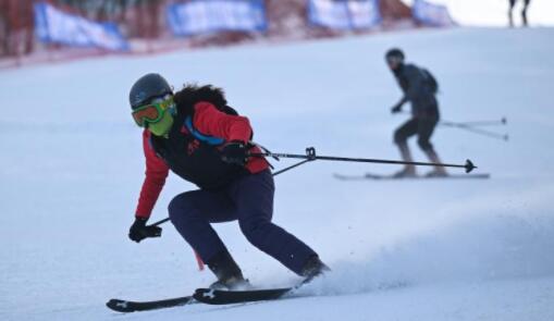 中国队获自由式滑雪男子空中技巧双人同步银、铜牌