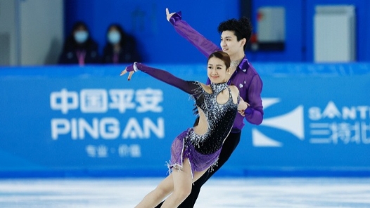 任俊霏/邢珈宁首战亚冬会：韵律舞节目有活力