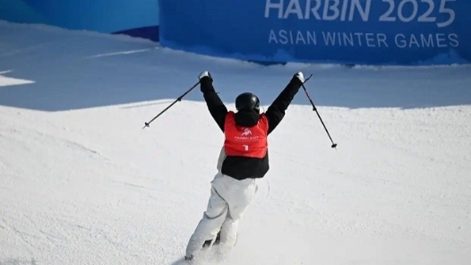 亚冬会︱自由式滑雪女子坡面障碍技巧：刘梦婷折桂 中国队包揽奖牌