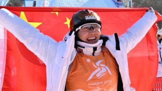 哈尔滨亚冬会｜记者手记：徐梦桃的头盔和熊诗芮的雪板