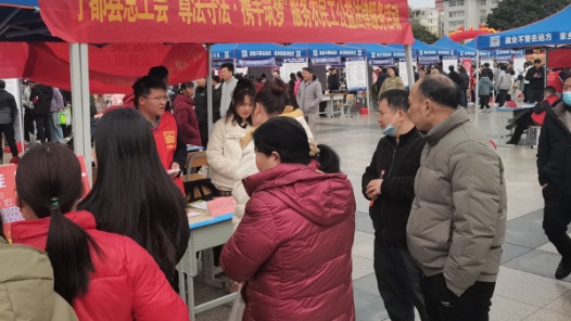 江西于都县总工会开展服务农民工公益法律服务活动