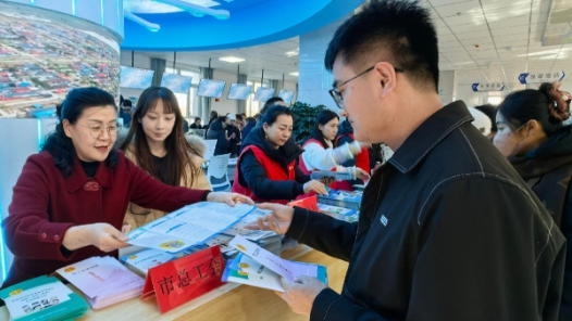 酒泉工会倾情助力“春风行动”