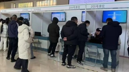 工会帮就业 送岗暖人心 | 苏州吴江区盛泽镇：招聘会开进高铁站