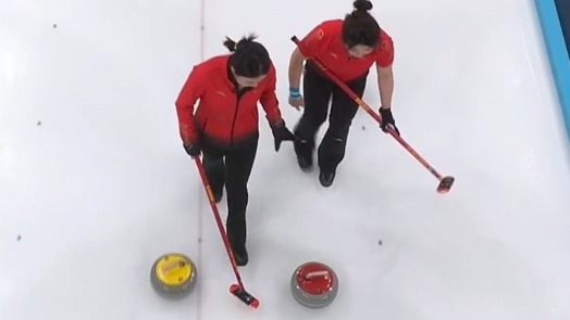中国队获得亚冬会女子冰壶银牌