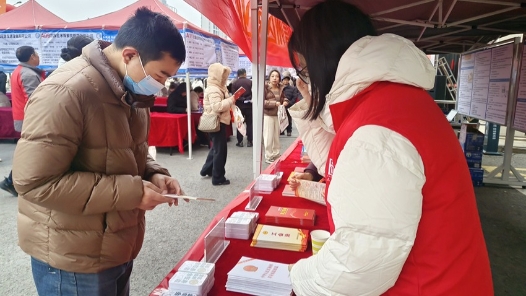 河北宁晋县总工会联合举办今年首场大型招聘会