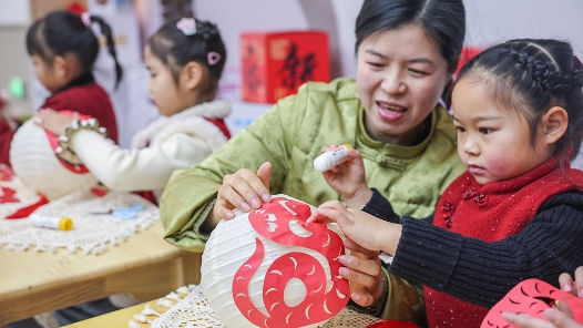 李强在政府工作报告中提出，更大力度保障和改善民生