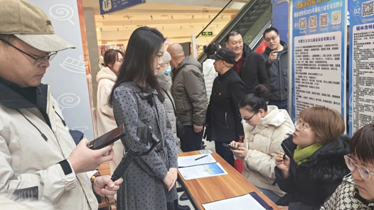 锡林浩特市总工会开展“春暖送真情 服务暖民心”专场招聘会