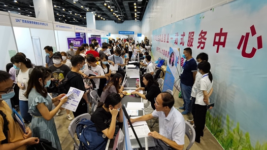 满洲里市：春风送岗促就业 工会服务暖民心