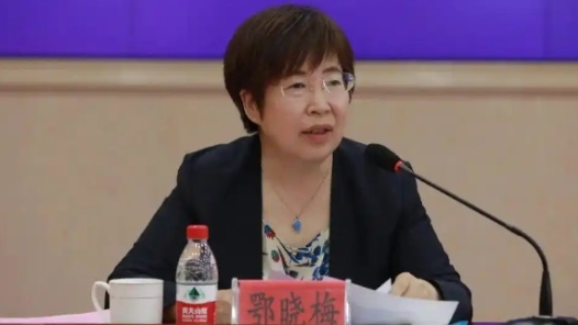 鄂晓梅委员——关注群众最关切的问题