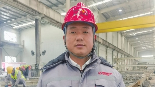 全国人大代表殷翠平：倾听工人心声 当好人民的代表