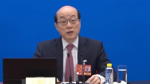 刘结一通报本次政协大会主要议程