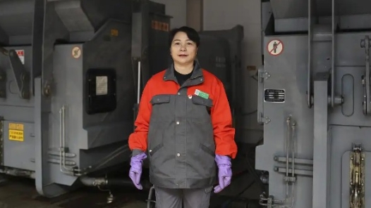 全国人大代表刘明群：“埋头”清洁城市 “抬头”尽责履职