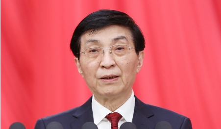 （现场实录）王沪宁代表政协第十四届全国委员会常务委员会作工作报告