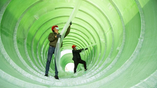 李强在政府工作报告中提出，因地制宜发展新质生产力，加快建设现代化产业体系