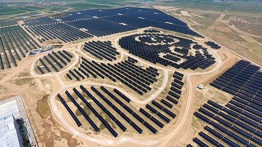 李强在政府工作报告中提出，协同推进降碳减污扩绿增长，加快经济社会发展全面绿色转型