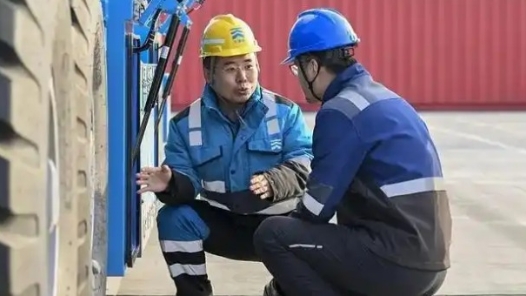 成卫东代表：新技能建设智慧港