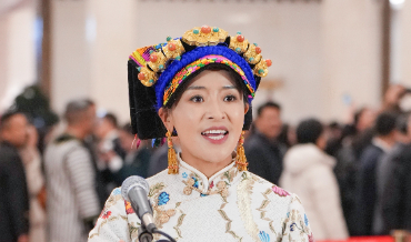 代表通道丨格西王姆：用爱心、耐心和责任心为更多老人带去幸福安宁