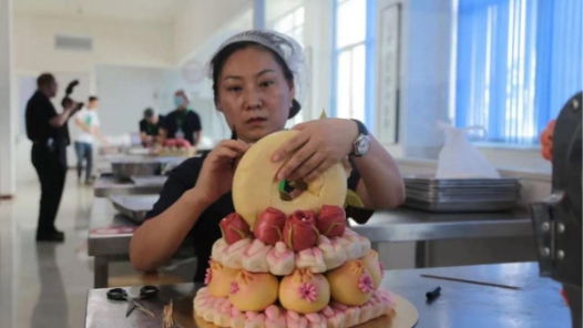 威海市文登区总工会：三大举措关爱女职工 情暖半边天