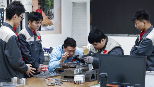 两会·我的履职关键词丨“95后”全国人大代表杨登辉：培养新时代“大国工匠” “锻造”火热青春