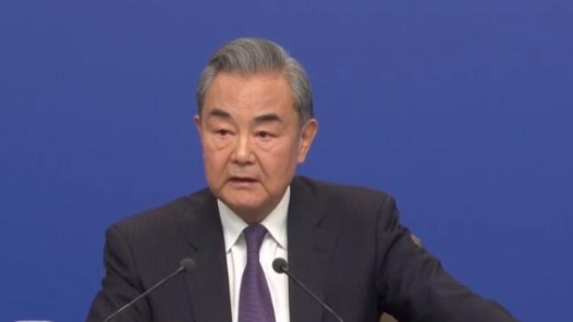 两会·外长记者会丨王毅谈乌克兰危机：冲突无法有赢家，和平不会有输家