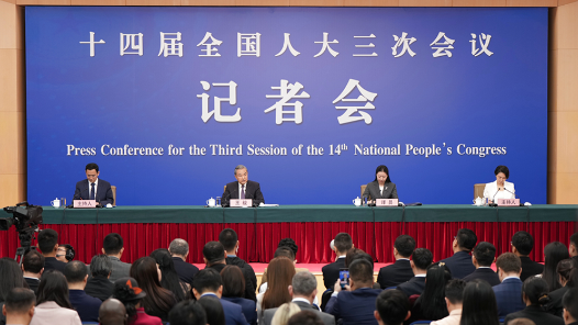 王毅回答中外记者提问