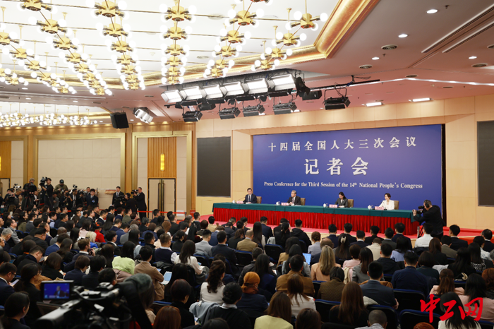 外交部长王毅答记者问6