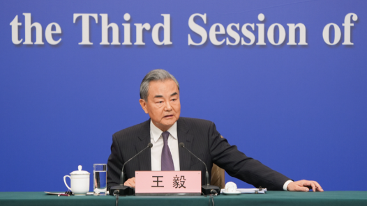 （现场实录）王毅回答中外记者提问
