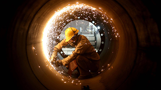 人社部部长：支持劳动密集型产业在转型升级中吸纳和稳定就业