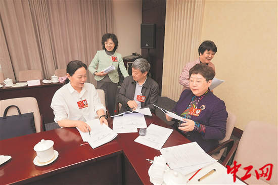 2896896_tpzz_1741533068693_b 2896896_tpzz_1741533068693_b