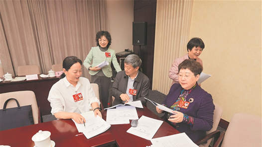 两会影像｜加强中医药人才培养