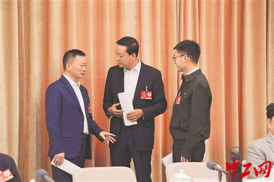 2896977_tpzz_1741535103637_b 2896977_tpzz_1741535103637_b