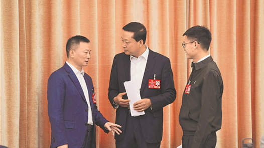 新闻现场｜让民营企业敢投资、敢扩产